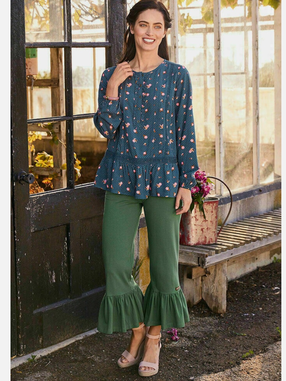 Matilda Jane Big Ruffle Cropped Pull On Pants Green Olive Women’s Small
